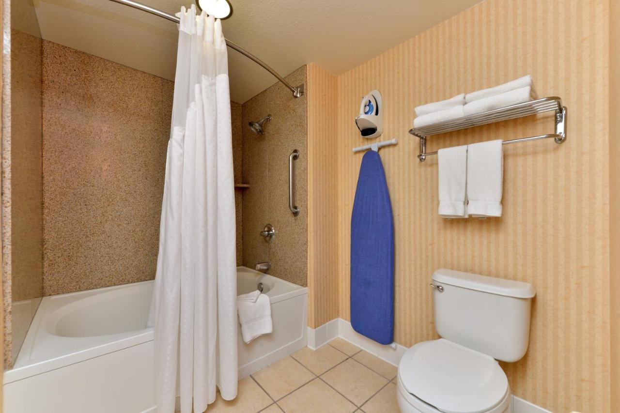 One-Bedroom King Suite with Sofa Bed,1090413669:JPEG